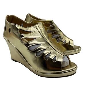 Forever Gold Wedge Sandals Women's Size 8 Shoes Back Zipper